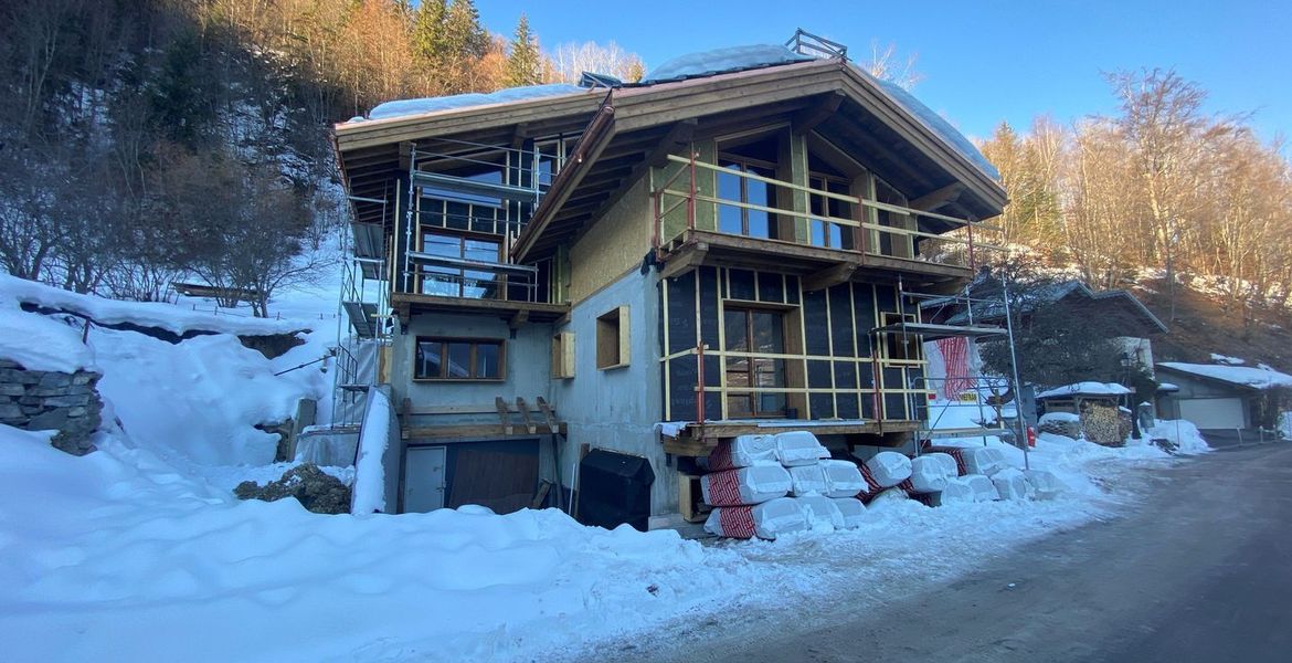 A family chalet with swimming pool in Courchevel-Le Praz 