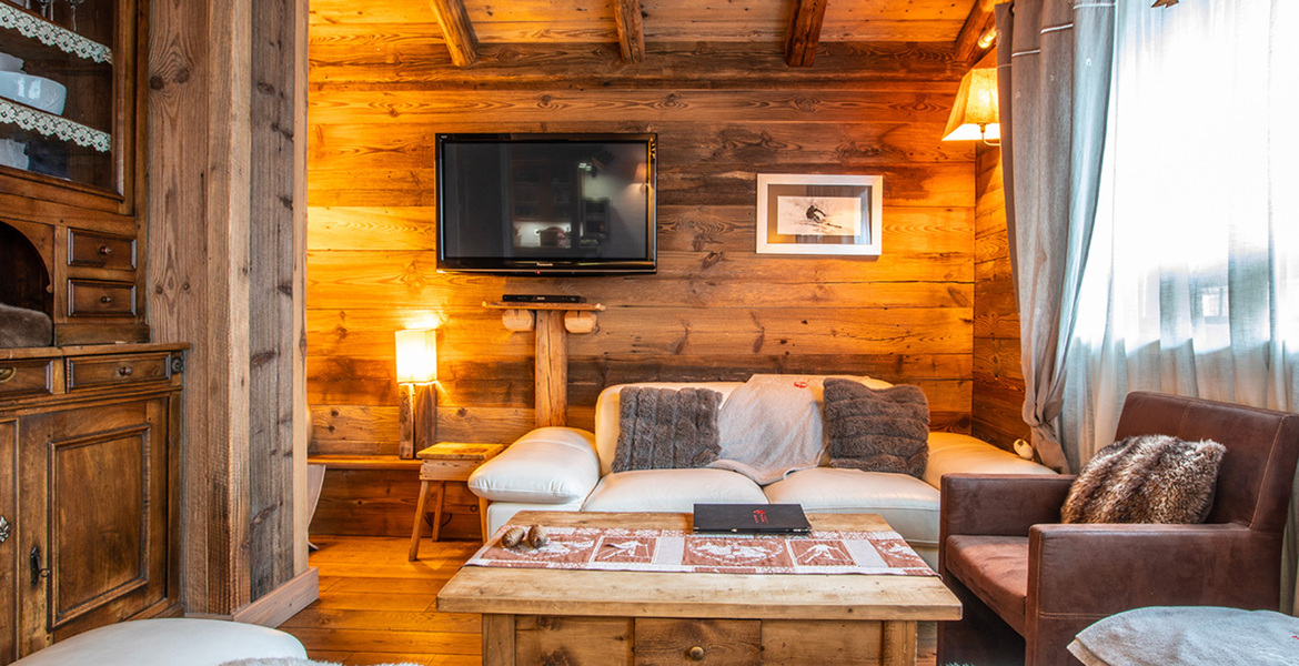 The wood gives its atmosphere, this apartment for rental