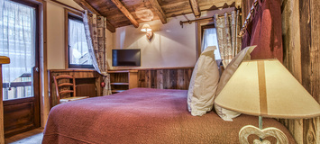 The wood gives its atmosphere, this apartment for rental