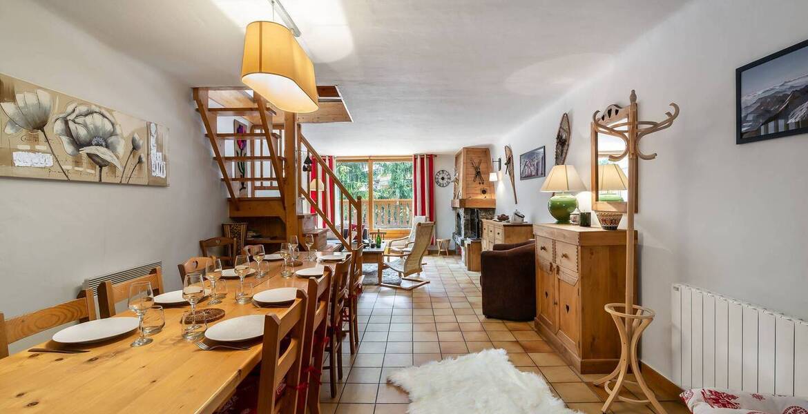 This chalet for rental accommodates 6 adults and 2 children 