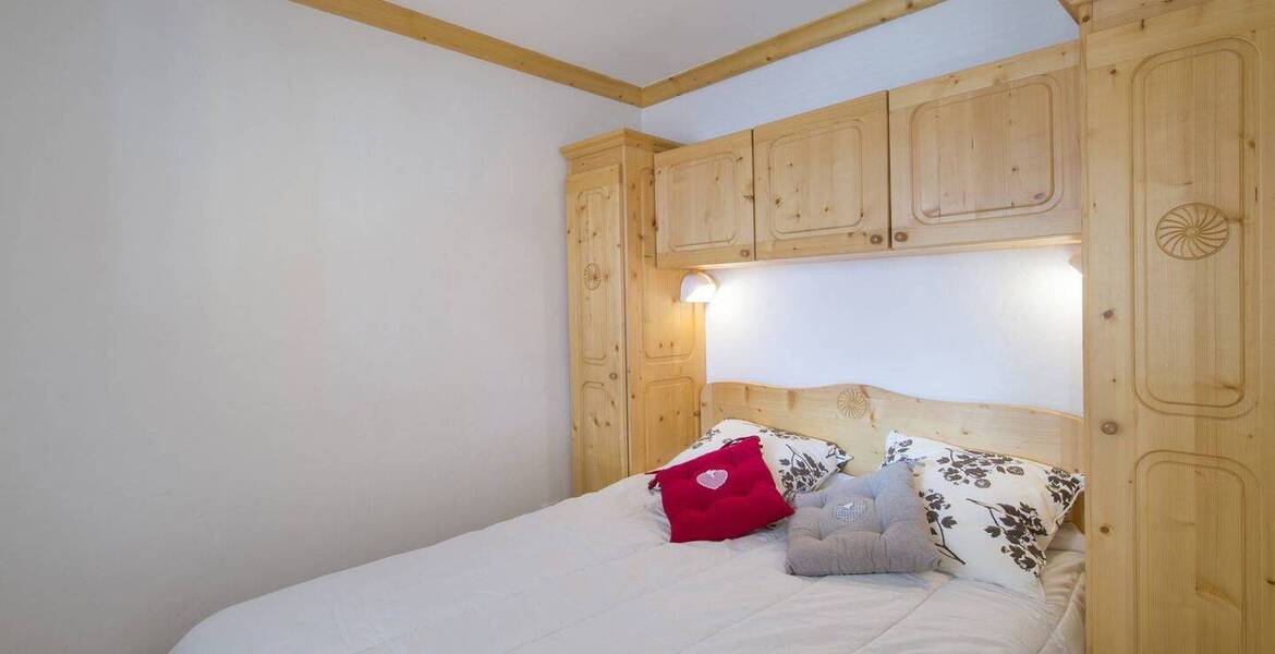 This charming apartment is located in Pralong, Courchevel