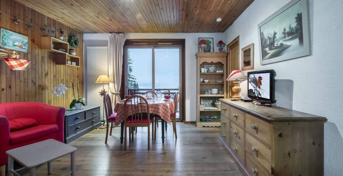 This apartment is located in the center of Courchevel 1850 