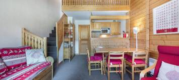 The apartment is a duplex apartment located in Courchevel 