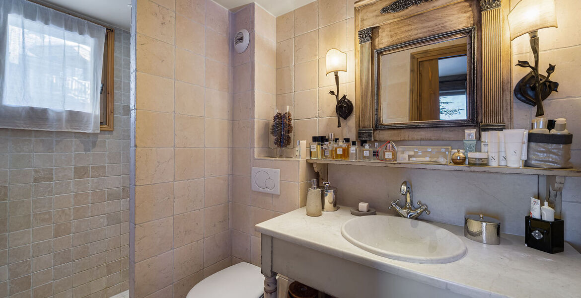 You will feel like in a chalet in this beautiful 145 m² flat