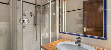 This beautiful and inexpensive apartment offers 65 m²