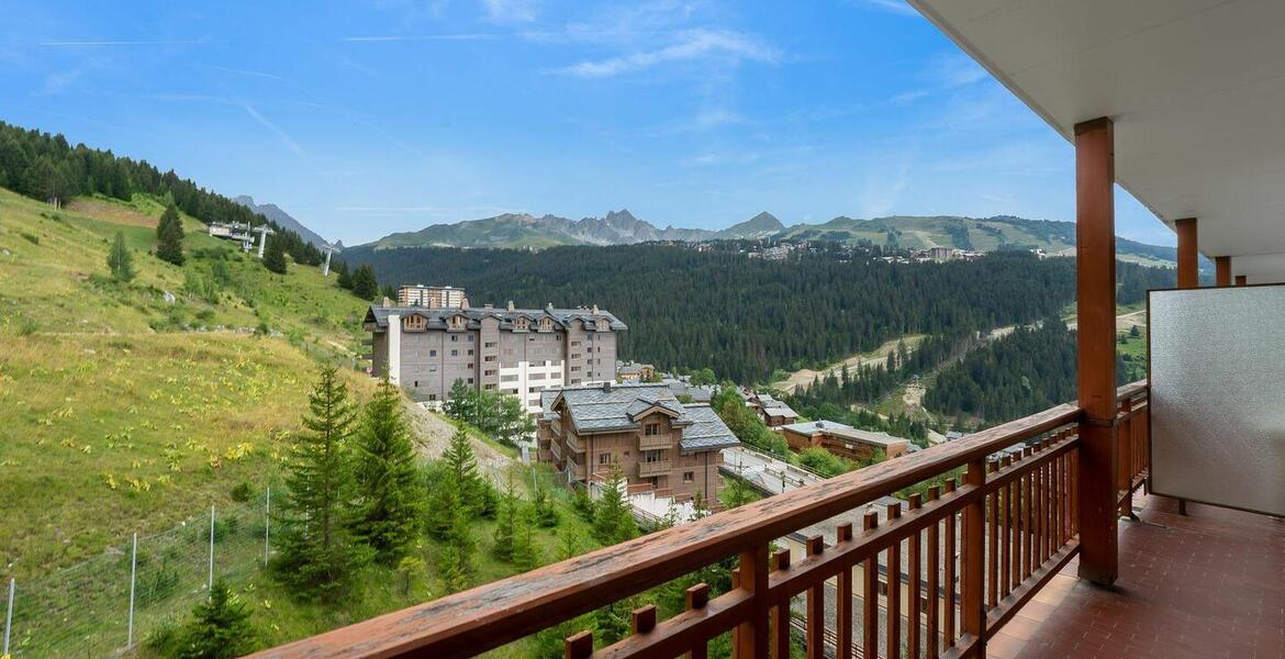 The apartment benefits from an ideal location in Moriond 