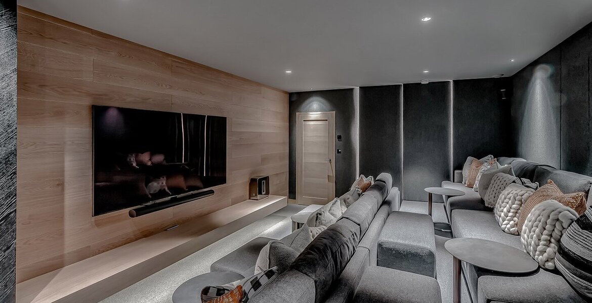 Chalet for rent in Le Belvedere, Courchevel Moriond 560m²