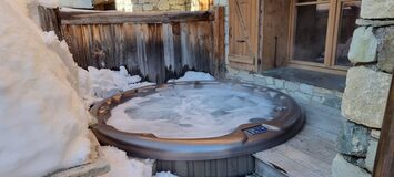 This duplex for rent with 5 bedrooms in Val d’Isere for rent
