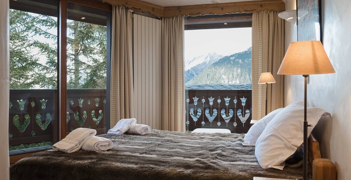Ski-in/Ski-out Apartment in Courchevel 1850