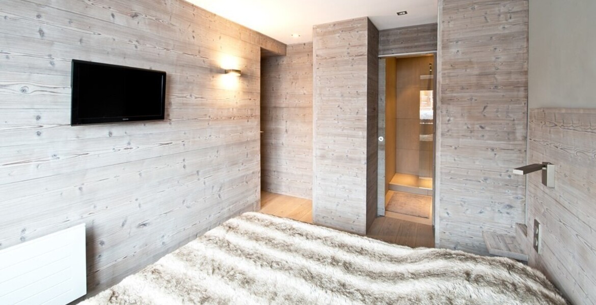 Ski-in/Ski-out Apartment in Courchevel 1850