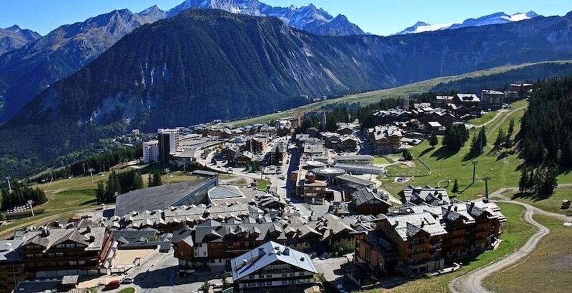 Ski-in/Ski-out Apartment in Courchevel 1850
