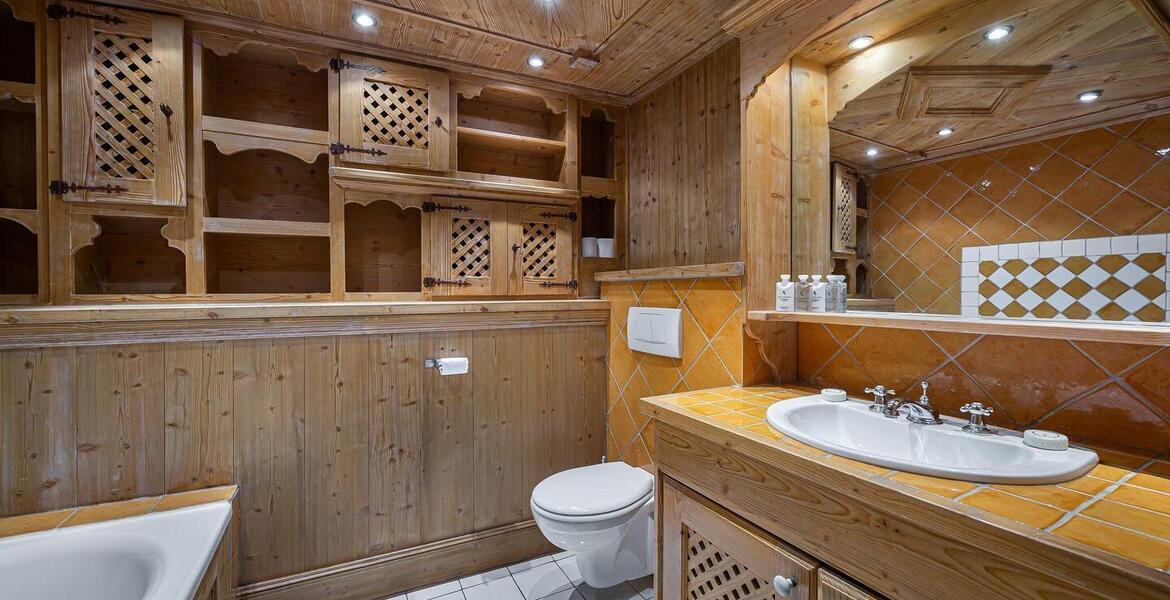 This charming fully equipped chalet is close to Meribel 