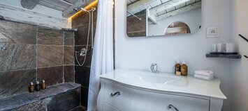 Built in the last 7 years Chalet has the wow factor