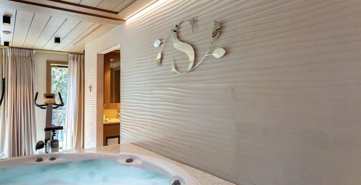 Chalet of about 575m² with lift and has 6 bedrooms for 12 