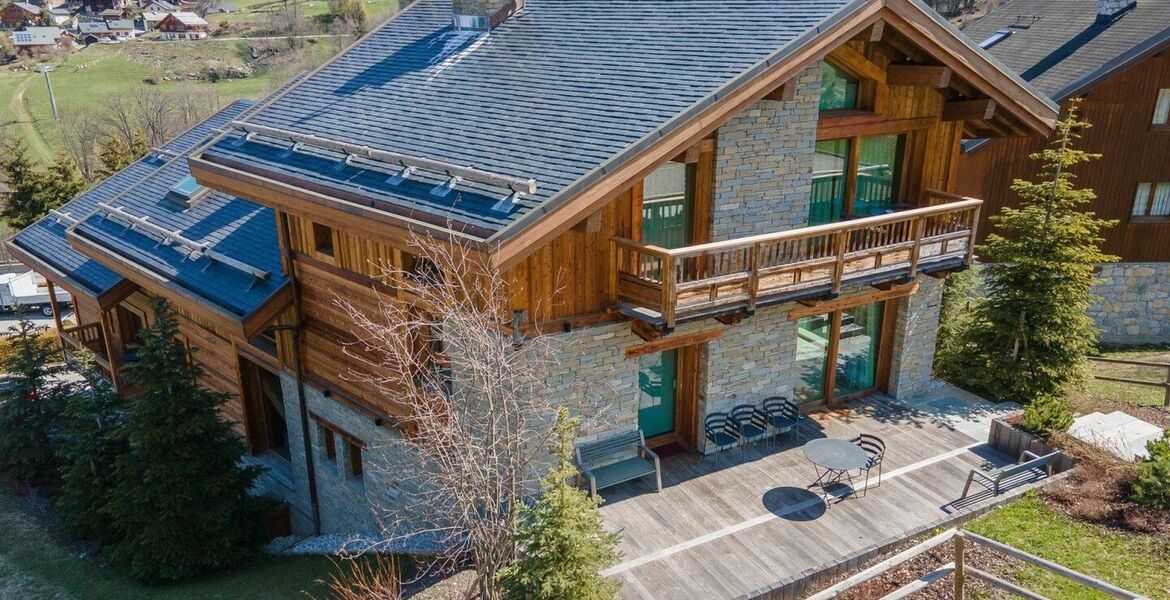 Chalet of about 575m² with lift and has 6 bedrooms for 12 