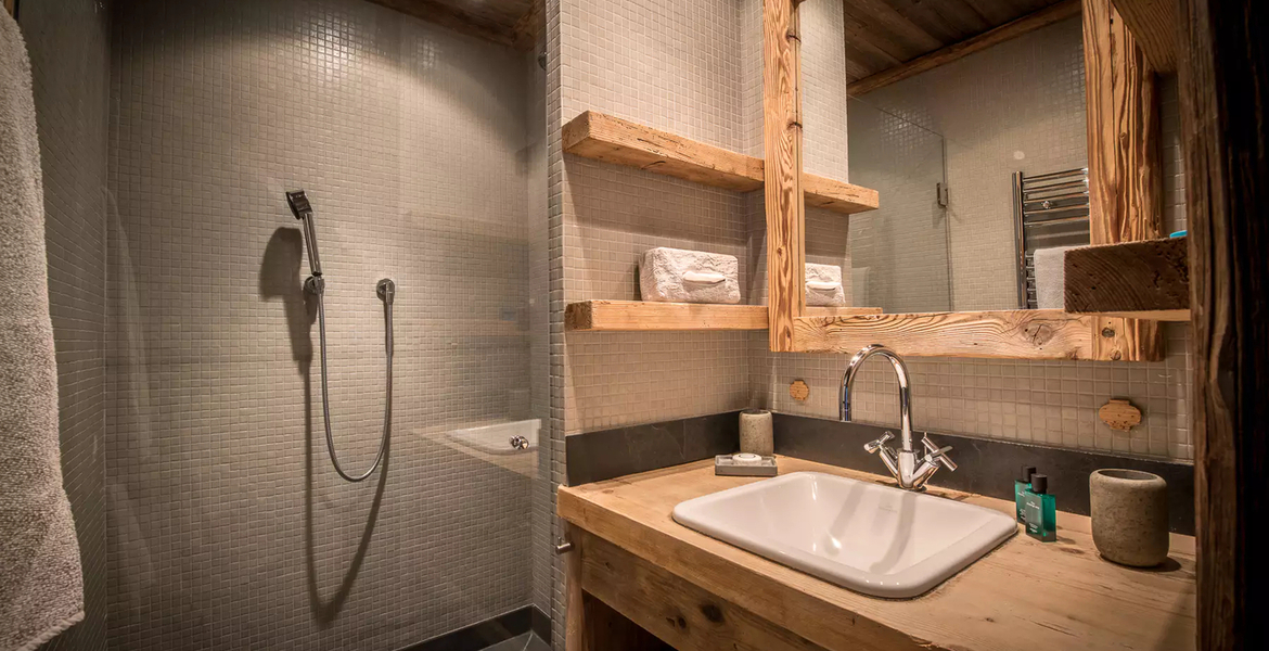 Located just a 2 minute walk from the Croisette, you can't h