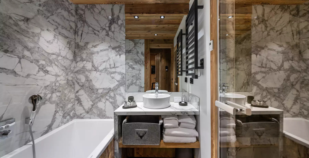Boasting all the traditional Alpine charm, the Appartement i