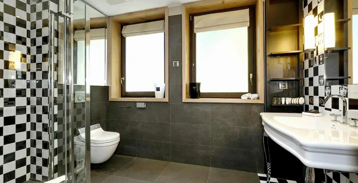 Chalet  has an ideal location the central Courchevel 1650