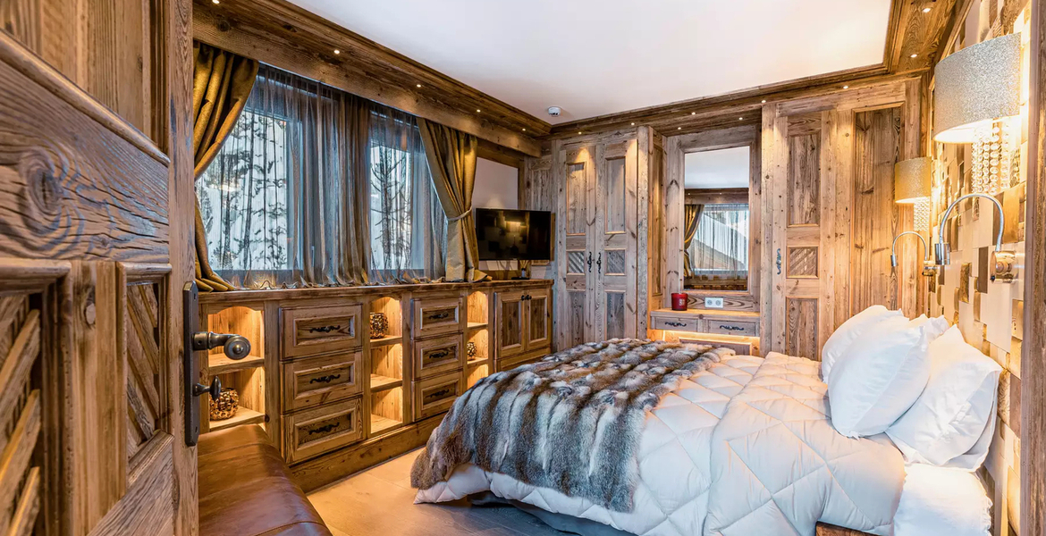 Chalet  Courchevel 1850 French Alps, 12 guests 