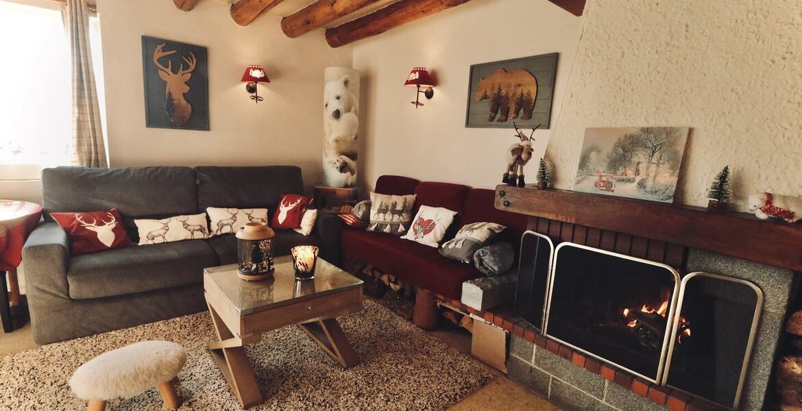 SMALL RESIDENCE WITH INCREDIBLE VIEWS IN BELLECOTE