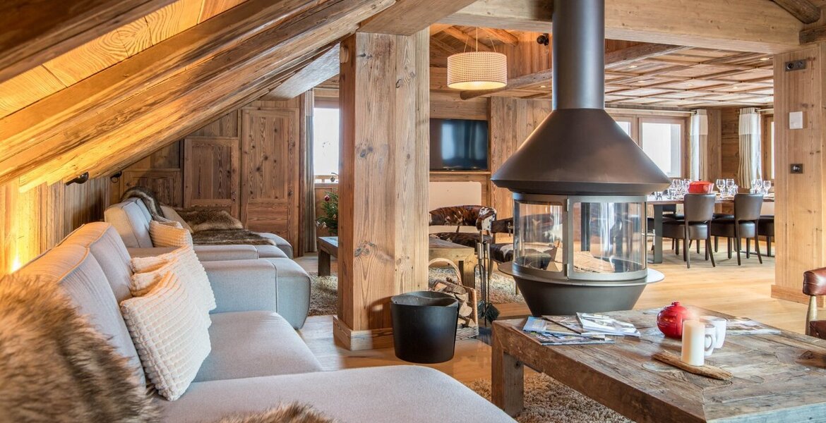 This prestigious chalet is ideally situated in Méribel
