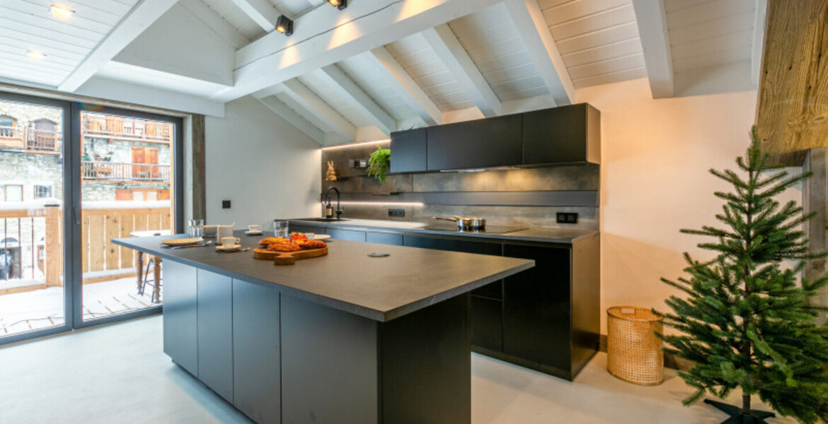 Typical detached 8 room chalet on 3 floors 280 m2 