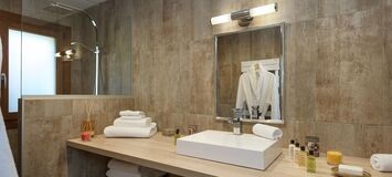 Luxury Chalet in Meribel with Hot Tub - Lodge Mussillon