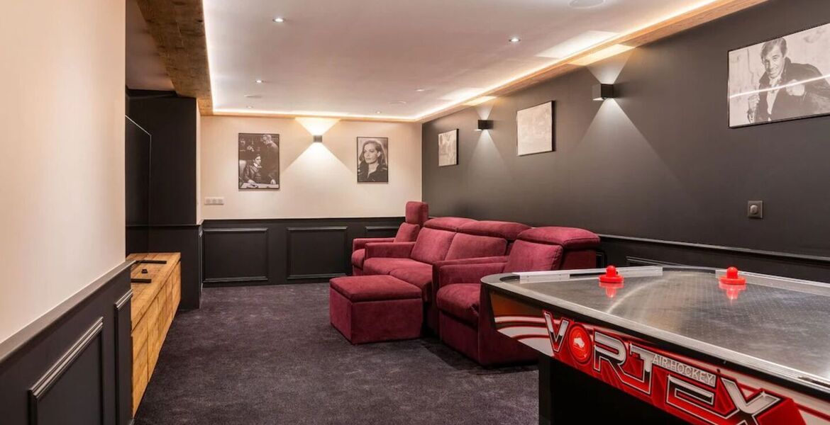 A family chalet with swimming pool in Courchevel-Le Praz 