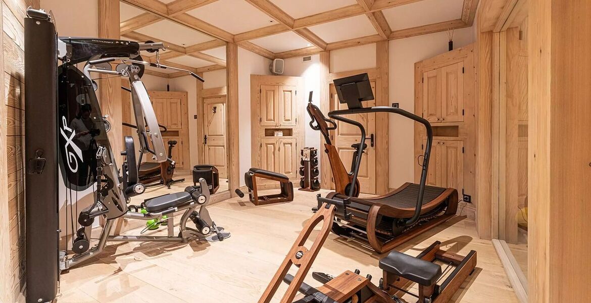 Just a few steps from the centre of Courchevel 1850 village,