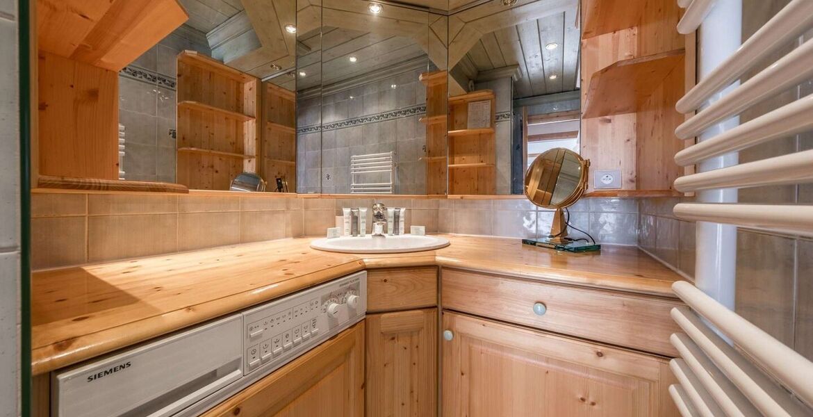 Ski-in/Ski-out Apartment in Courchevel 1850
