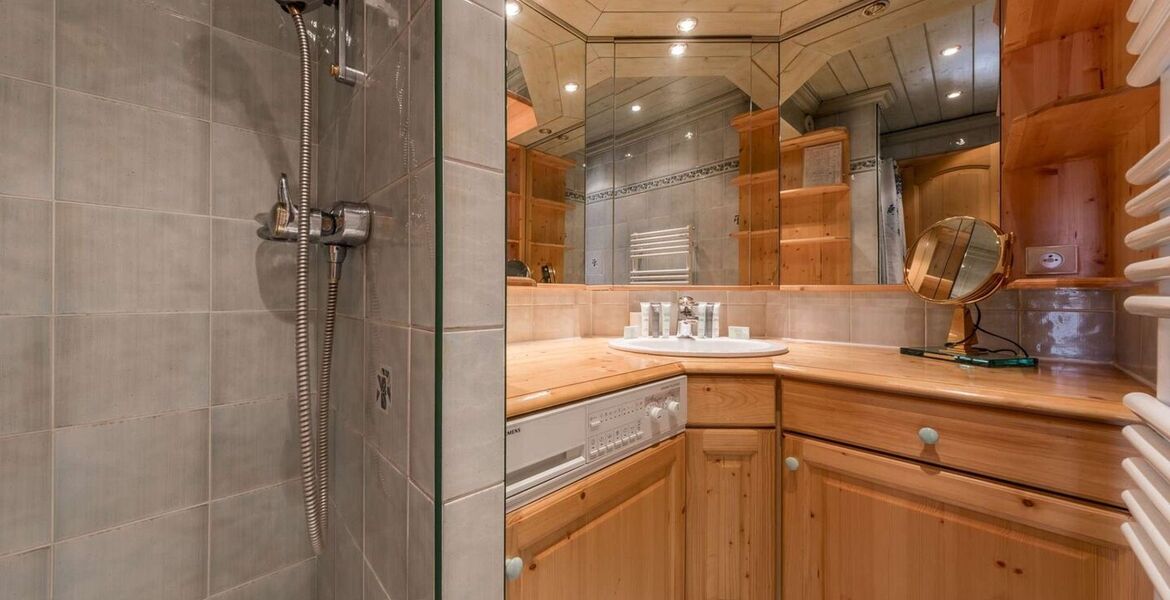 Ski-in/Ski-out Apartment in Courchevel 1850