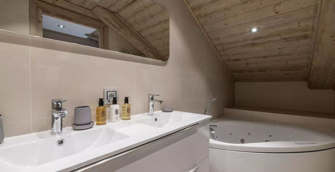 Ski-in/Ski-out Apartment in Courchevel 1850