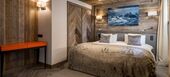 Luxury Ski Apartment with Hot Tub and Mountain Views