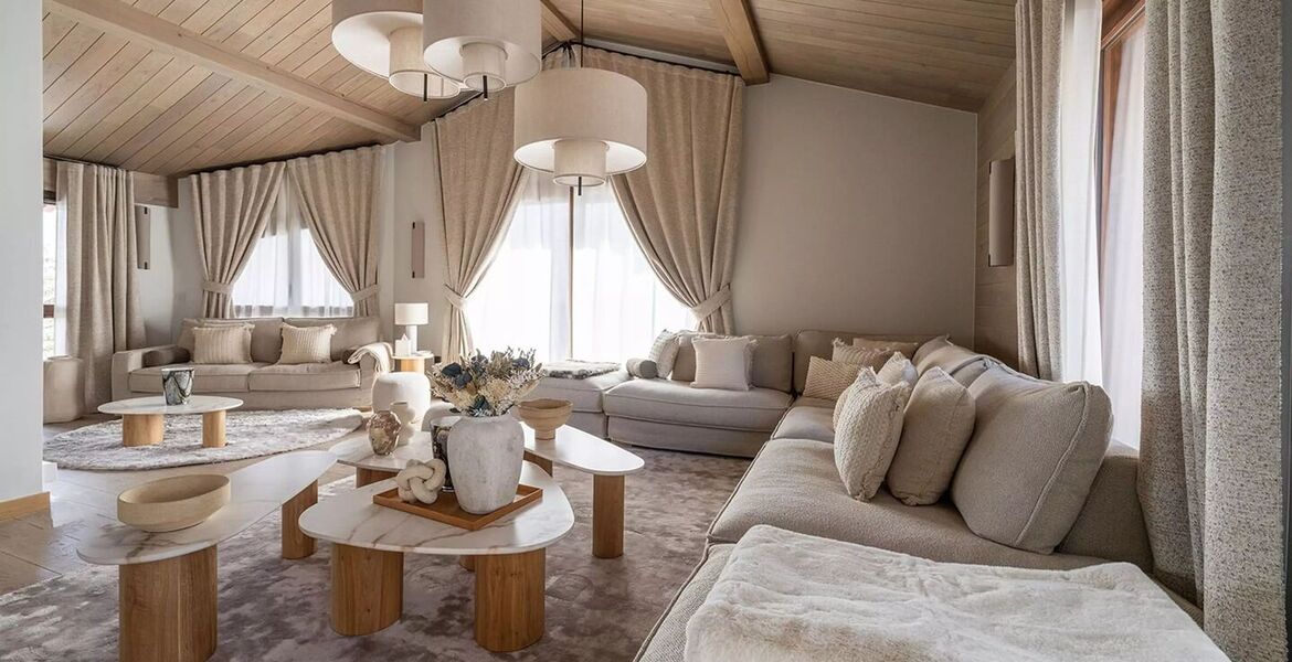 Luxury Mountain View Retreat with Spa and Ski Room