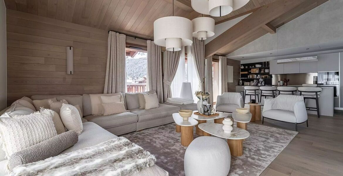 Luxury Mountain View Retreat with Spa and Ski Room