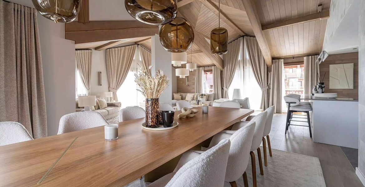 Luxury Mountain View Retreat with Spa and Ski Room