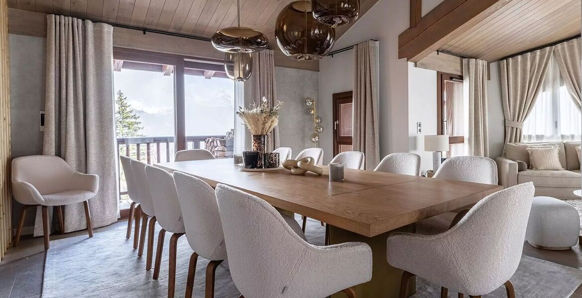 Luxury Mountain View Retreat with Spa and Ski Room