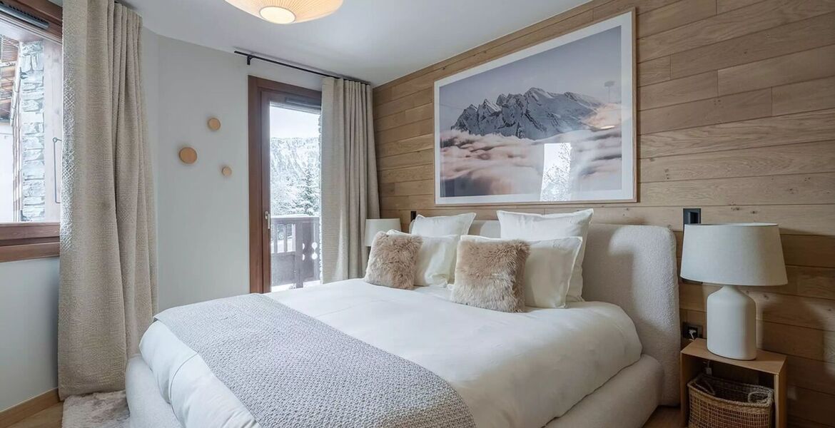 Luxury Mountain View Retreat with Spa and Ski Room