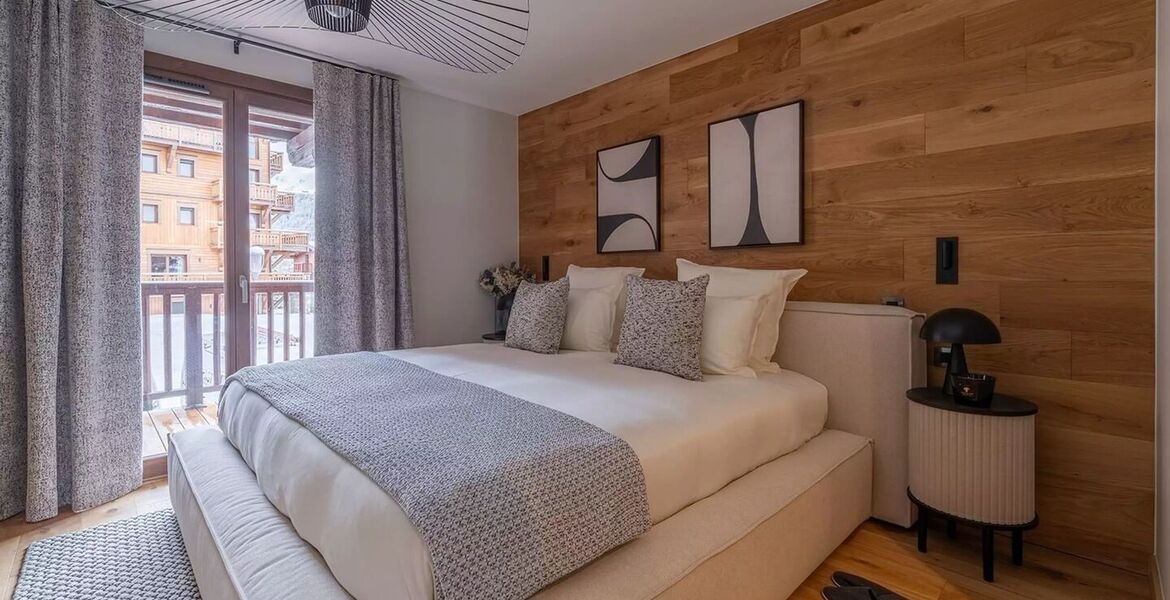 Luxury Mountain View Retreat with Spa and Ski Room