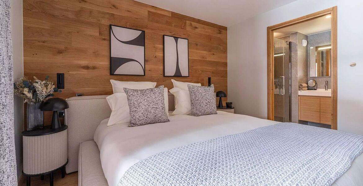 Luxury Mountain View Retreat with Spa and Ski Room