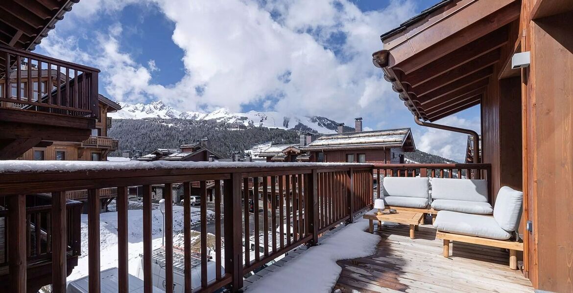 Luxury Mountain View Retreat with Spa and Ski Room