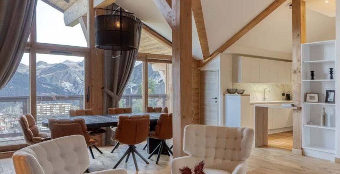 Elegant Apartment with Panoramic Views in Courchevel 1650