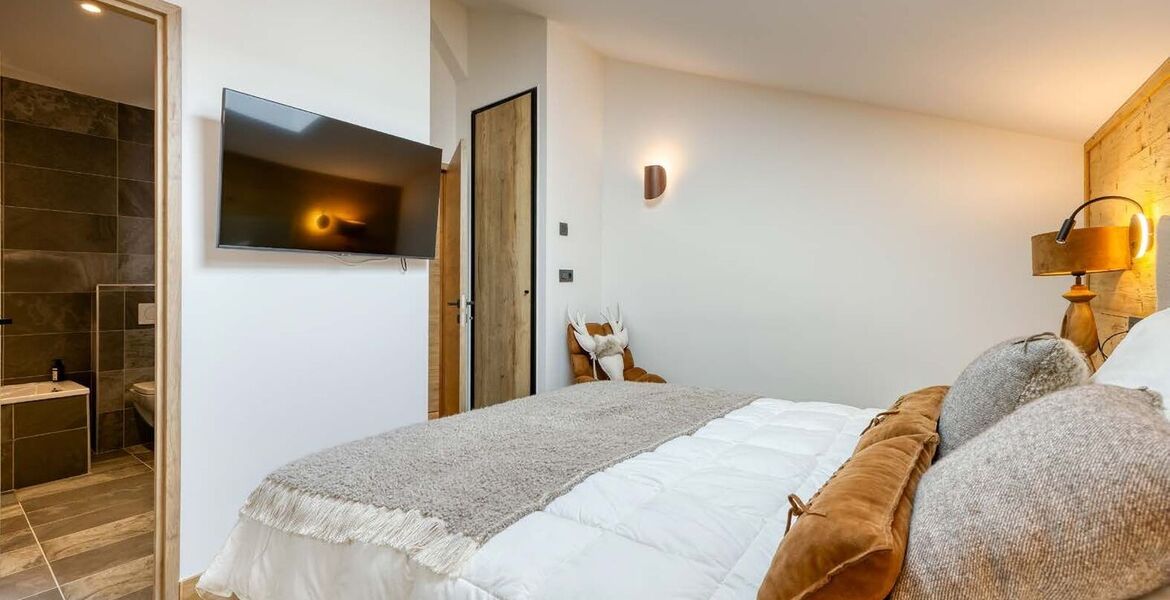 Elegant Apartment with Panoramic Views in Courchevel 1650