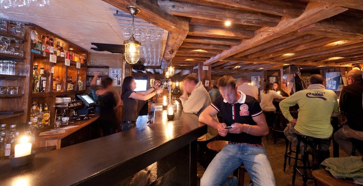 Nightclub L'Equipe in Courchevel 1850. 